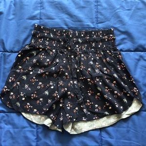 SOLD hollister flowy shorts